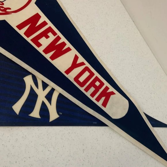 Set of 2 Vintage New York Yankees Collectible Wall Hanging Pennant Flags - Picture 3 of 16